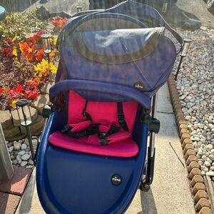 Maxima Stroller with Navy and Fuchsia Design